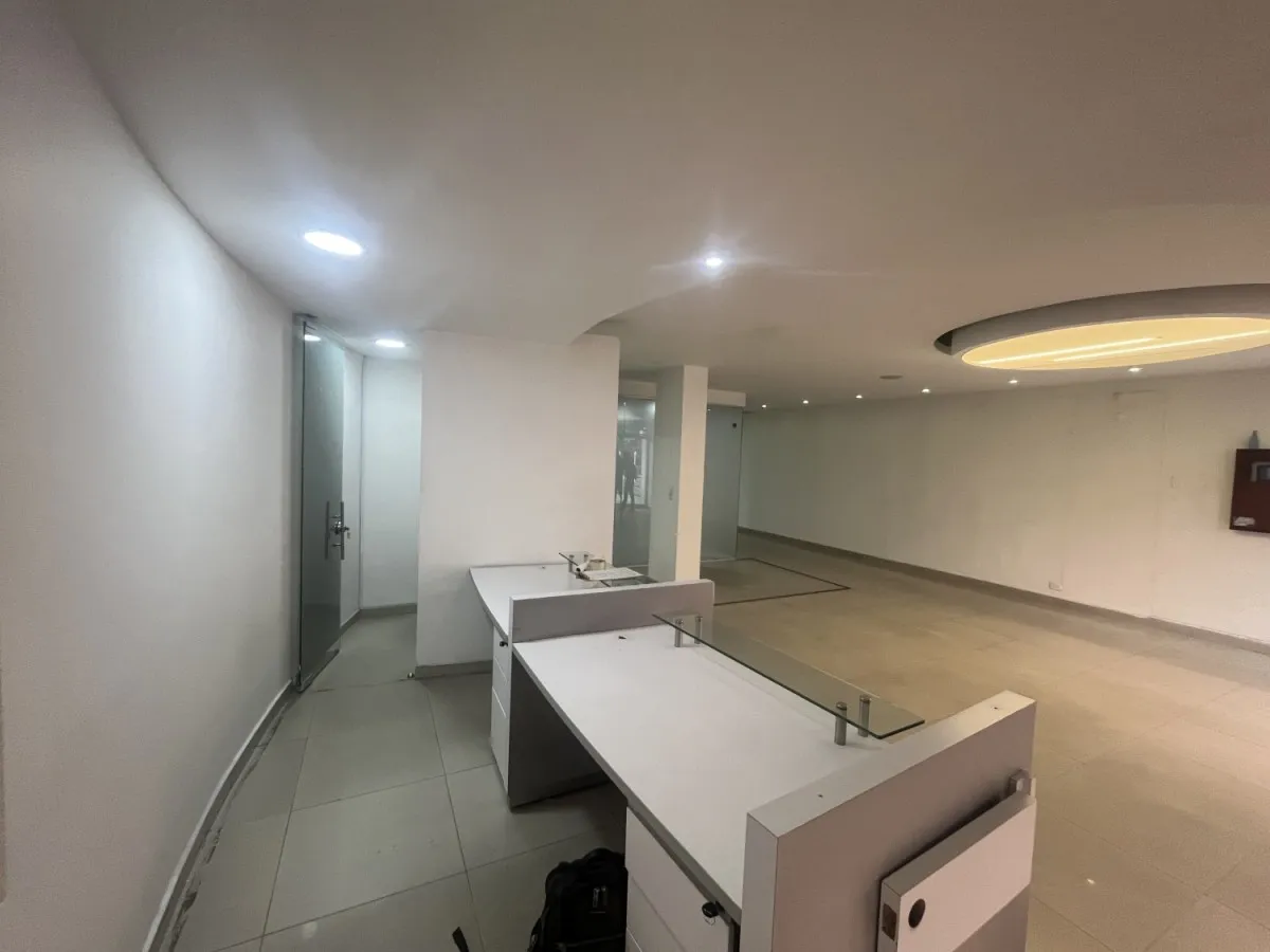 Casa de 10 alcobas en arriendo en Santa Barbara, Bogotá, 517 m² · foto 5 de 24