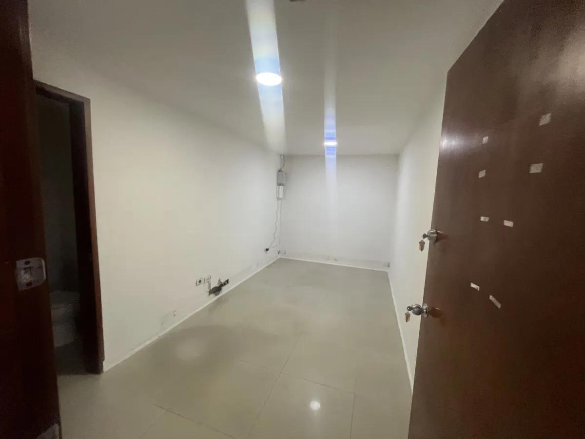 Casa de 10 alcobas en arriendo en Santa Barbara, Bogotá, 517 m² · foto 9 de 24