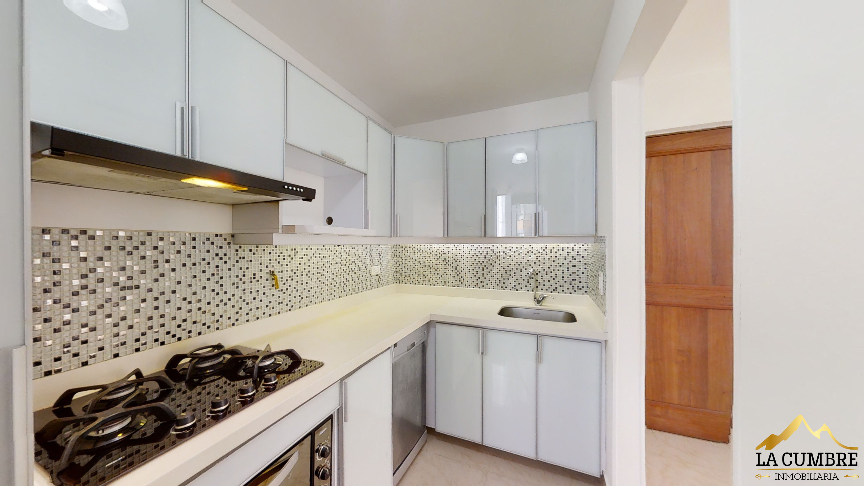 Apartamento en arriendo en Los Balsos No.2, Medellín · foto 2 de 9