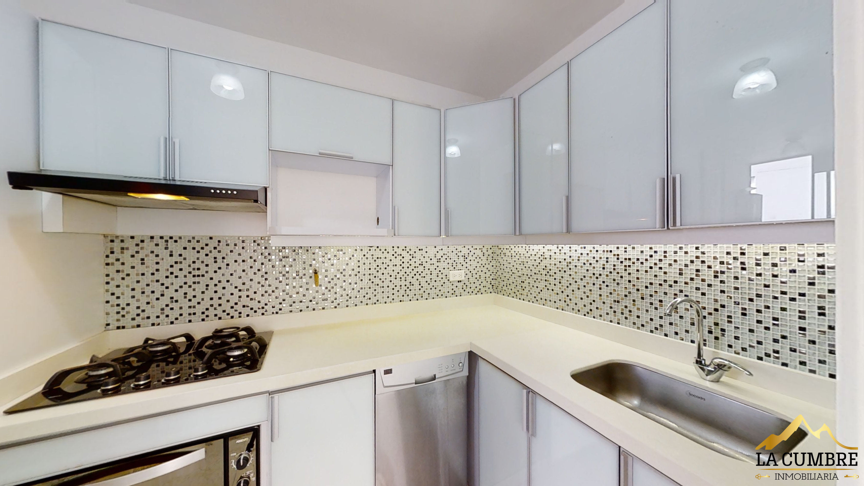 Apartamento en arriendo en Los Balsos No.2, Medellín · foto 3 de 9