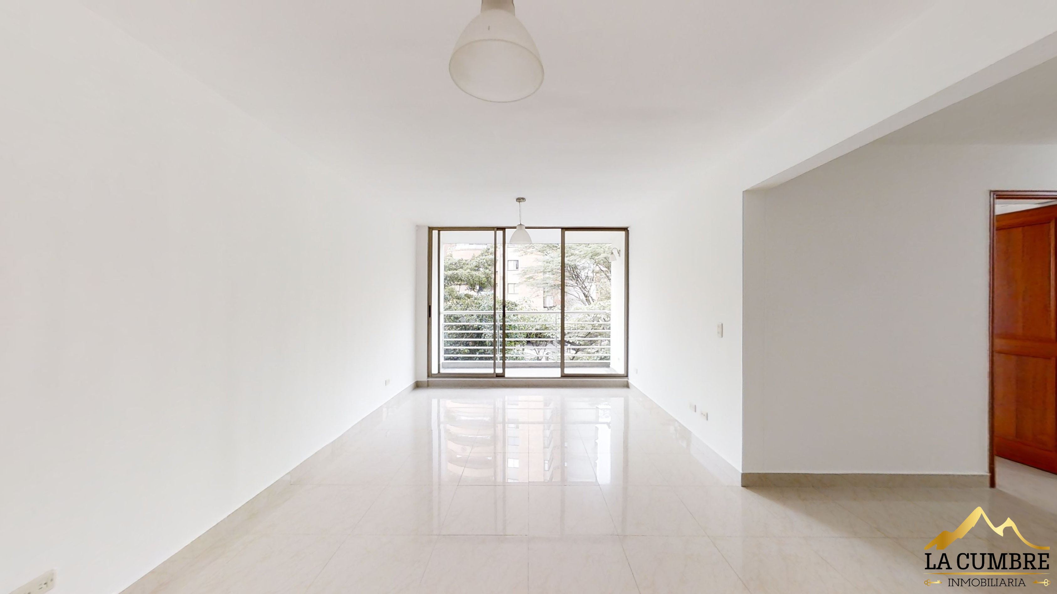 Apartamento en arriendo en Los Balsos No.2, Medellín · foto 4 de 9