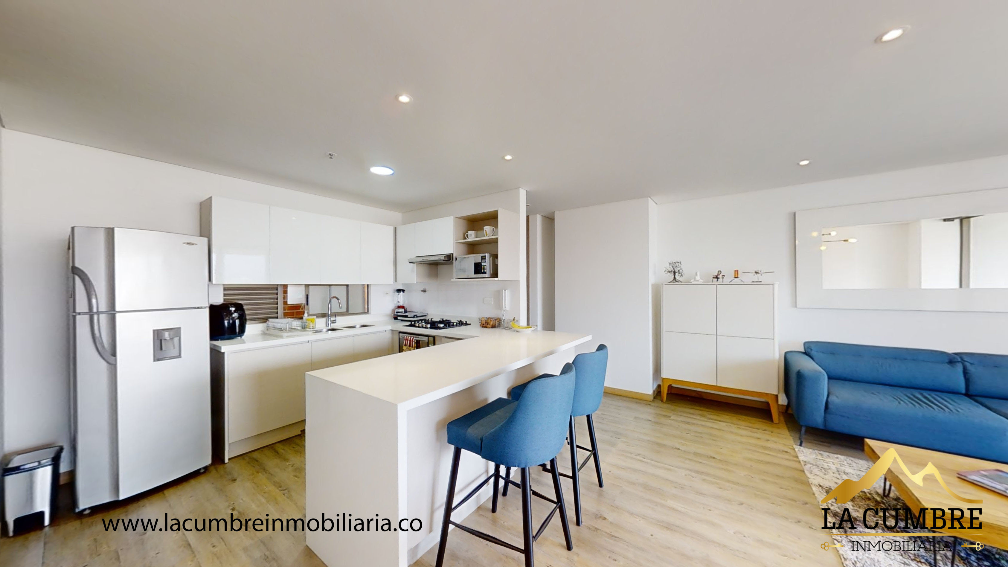 Apartamento de 3 alcobas en arriendo en Los Balsos, Medellín, 130 m² · foto 2 de 12