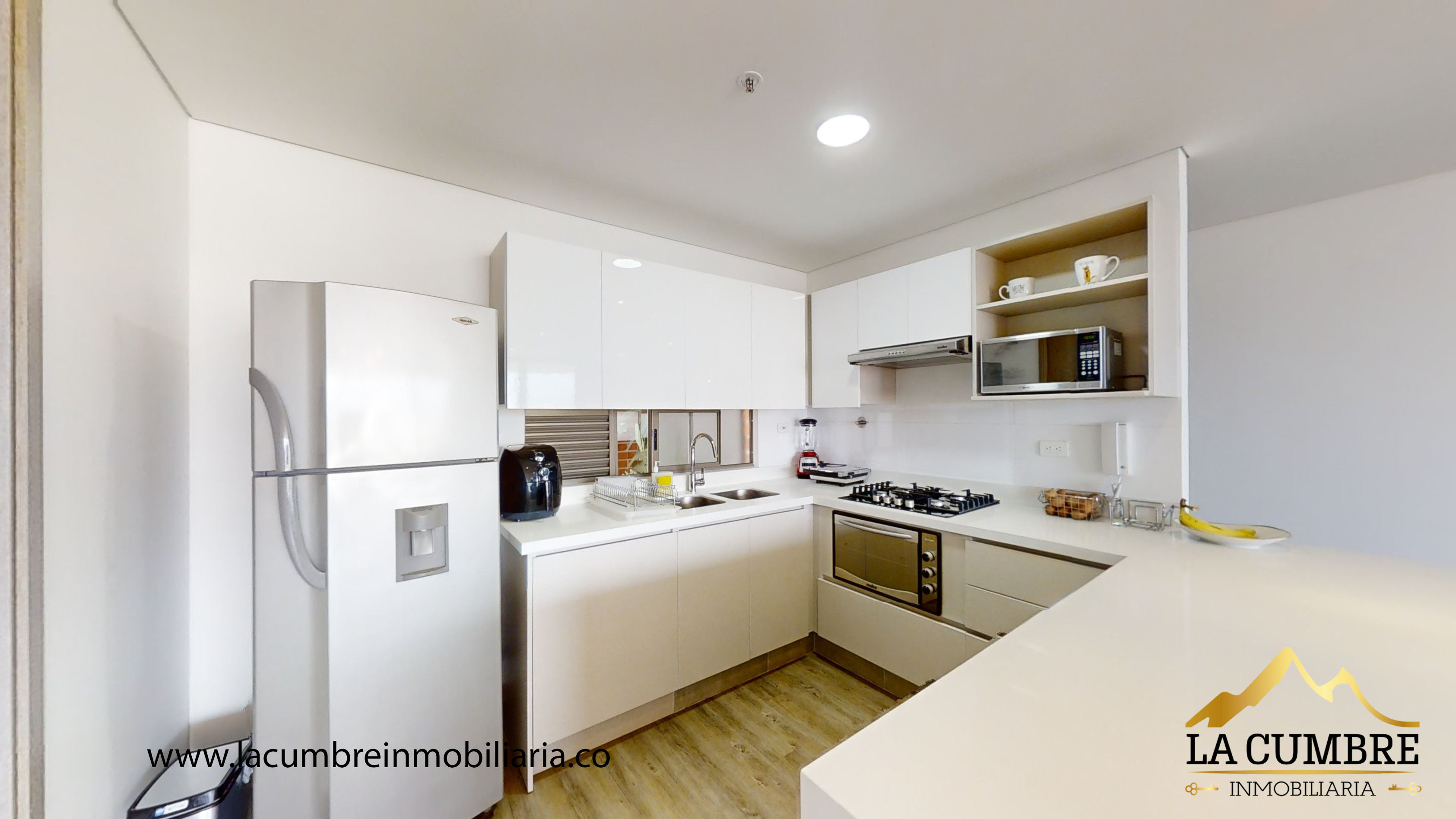 Apartamento de 3 alcobas en arriendo en Los Balsos, Medellín, 130 m² · foto 4 de 12