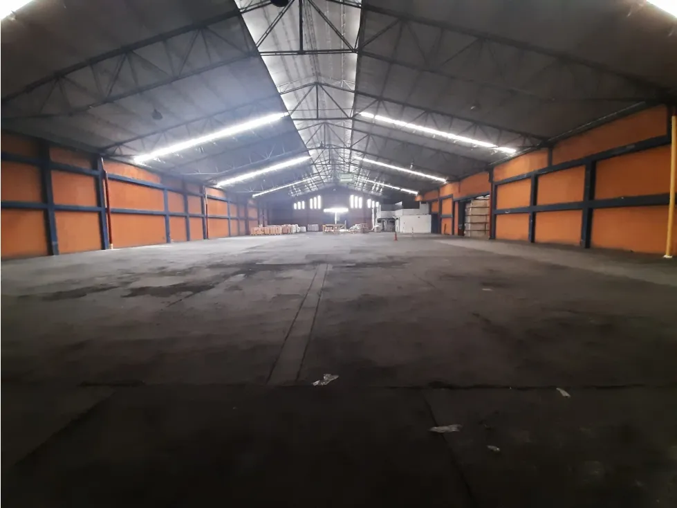 Bodega en arriendo en Acopi, Yumbo, 2190 m² · foto 2 de 8