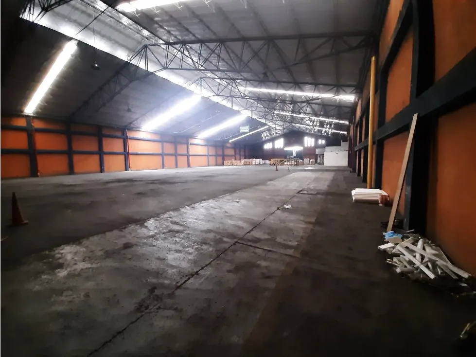 Bodega en arriendo en Acopi, Yumbo, 2190 m² · foto 3 de 8