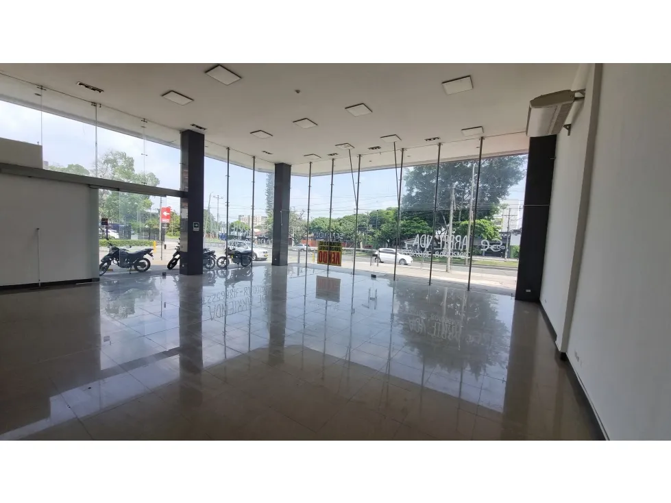Local en arriendo en Chipichape, Cali, 1080 m² · foto 2 de 14