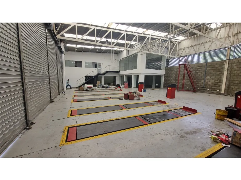 Local en arriendo en Chipichape, Cali, 1080 m² · foto 4 de 14