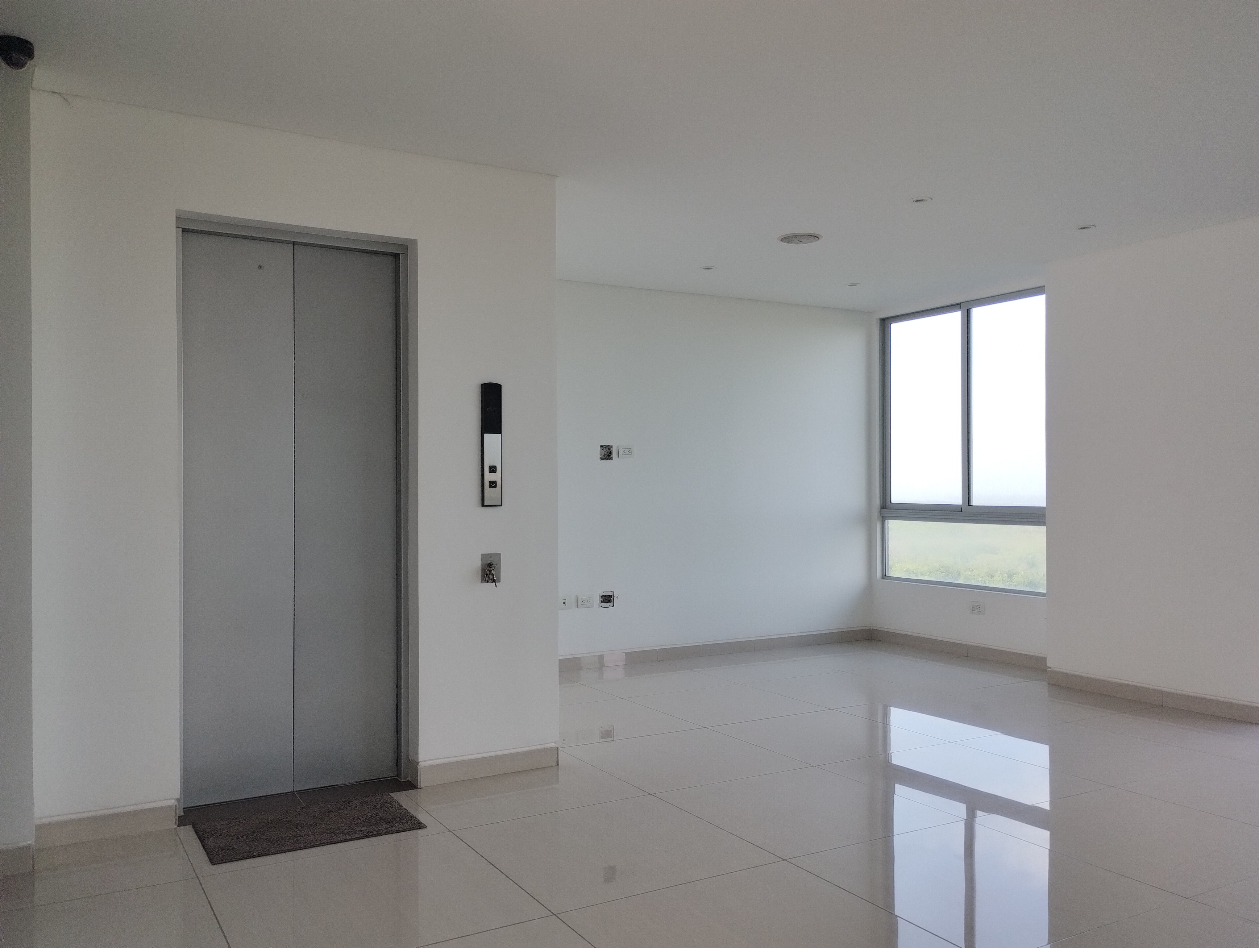 Apartamento de 3 alcobas en venta en Conjunto Residencial Florida Village, Barranquilla, 199 m² · foto 2 de 18