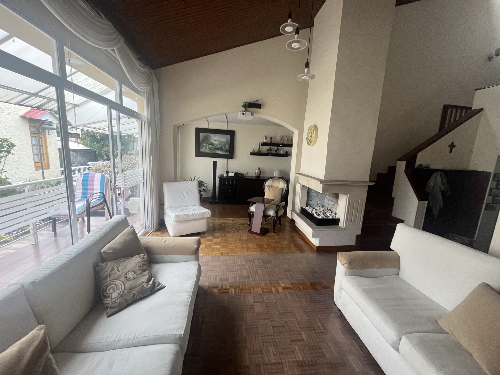 Casa de 4 alcobas en venta en La Floresta, Bogotá, 240 m² · foto 2 de 24