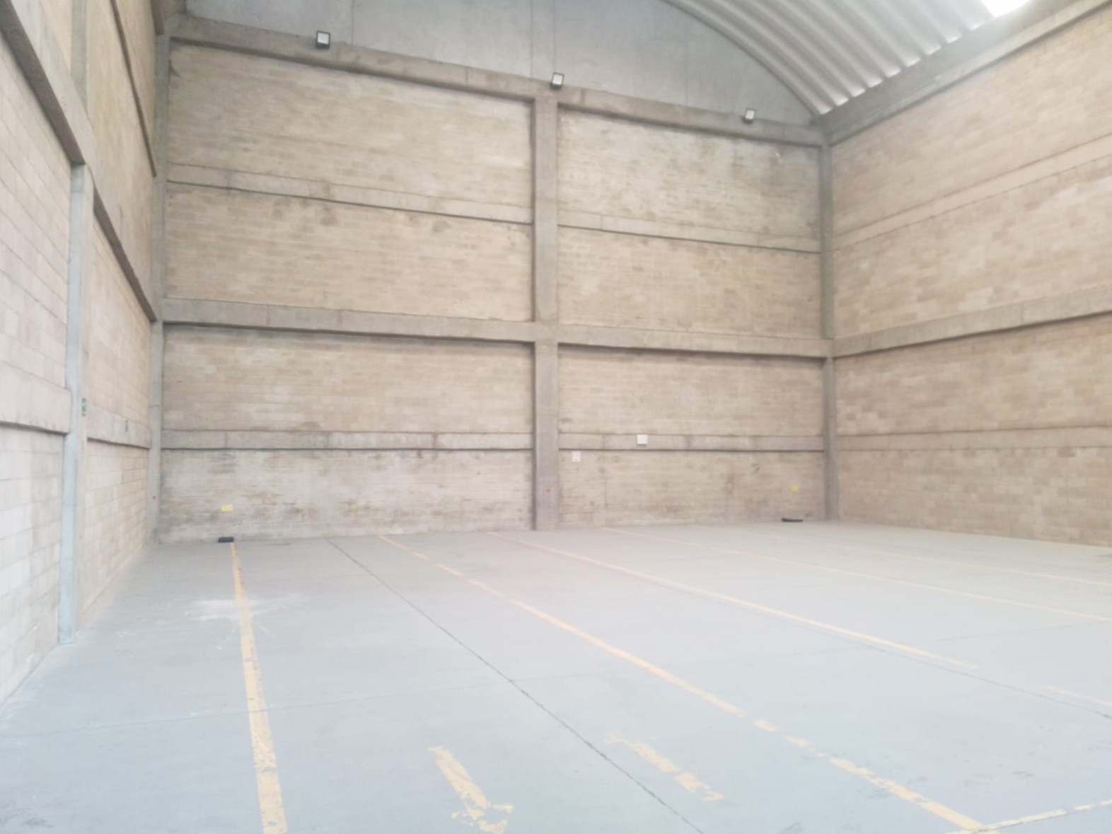 Bodega en arriendo en Entre Amigos, Sabaneta, 560 m² · foto 2 de 13