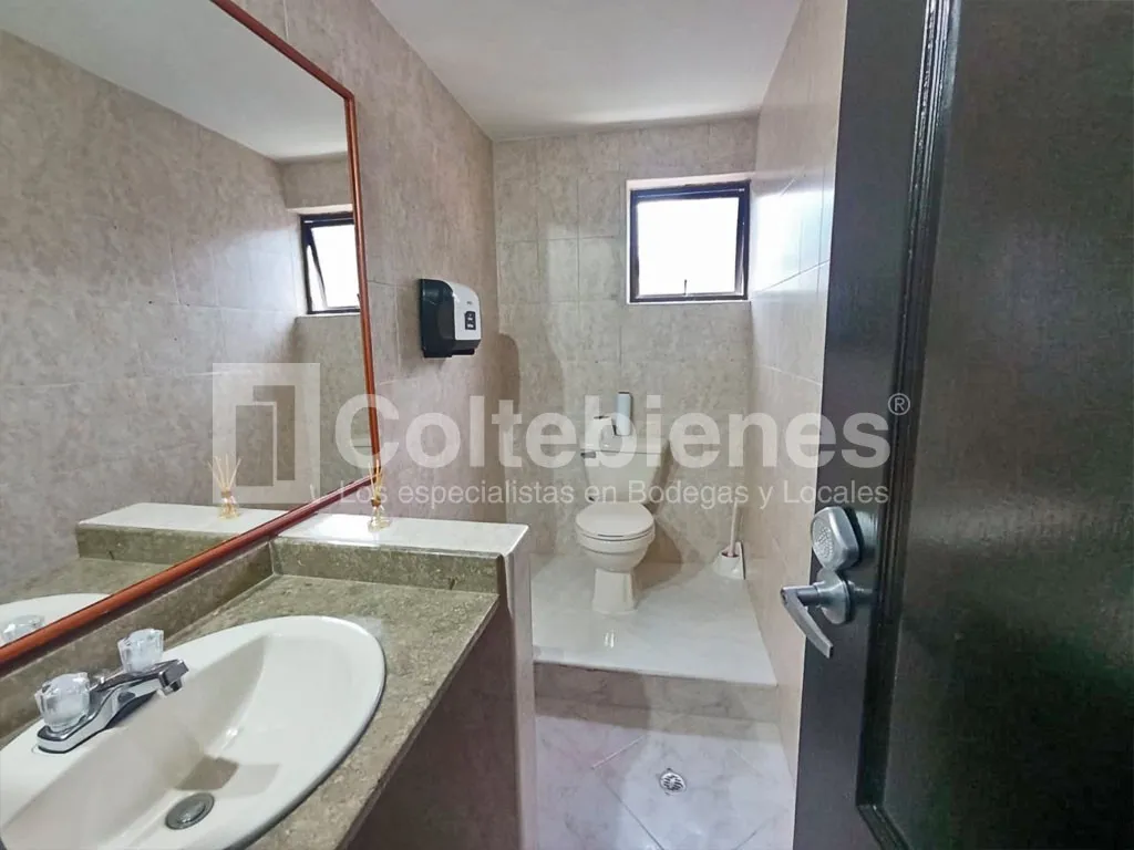 Casa de 7 alcobas en venta en El Poblado, Medellín, 420 m² · foto 16 de 21
