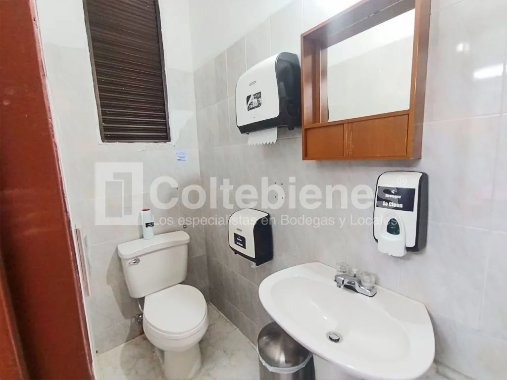 Casa de 7 alcobas en venta en El Poblado, Medellín, 420 m² · foto 9 de 21