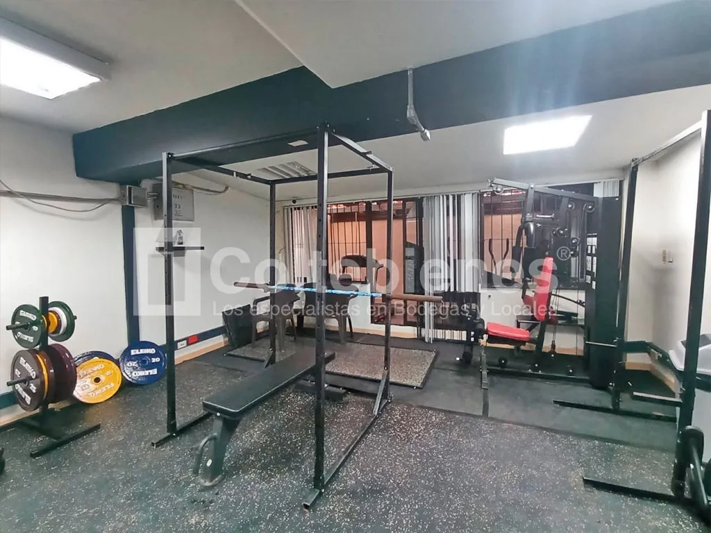 Casa de 7 alcobas en venta en El Poblado, Medellín, 420 m² · foto 10 de 21