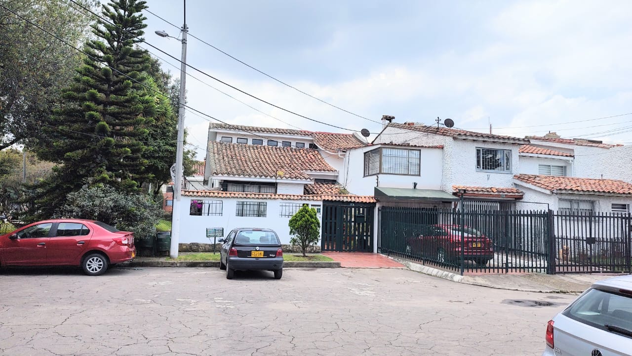 Casa de 5 alcobas en venta en Pontevedra, Bogotá, 450 m² · foto 7 de 24
