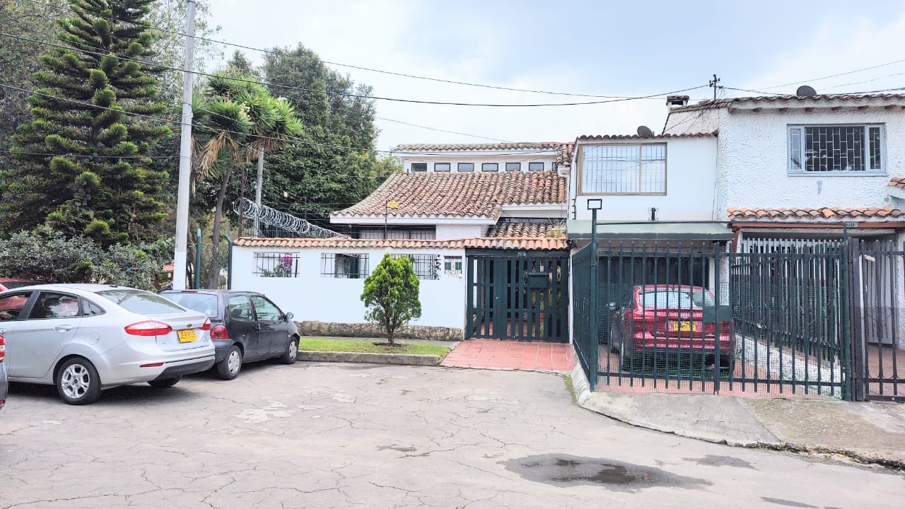Casa de 5 alcobas en venta en Pontevedra, Bogotá, 450 m² · foto 14 de 24