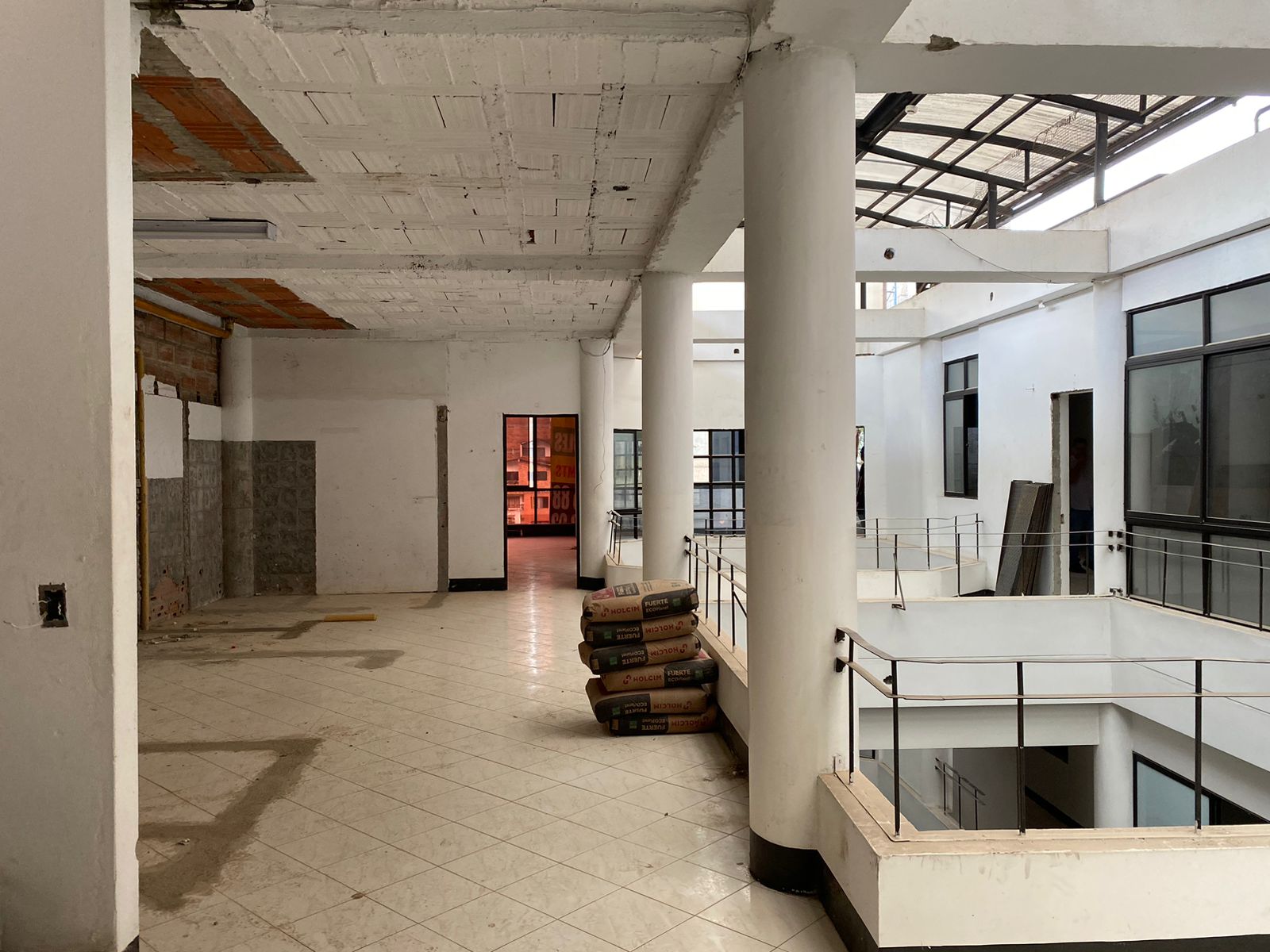 Oficina en arriendo en Entre Amigos, Sabaneta, 2000 m² · foto 14 de 19