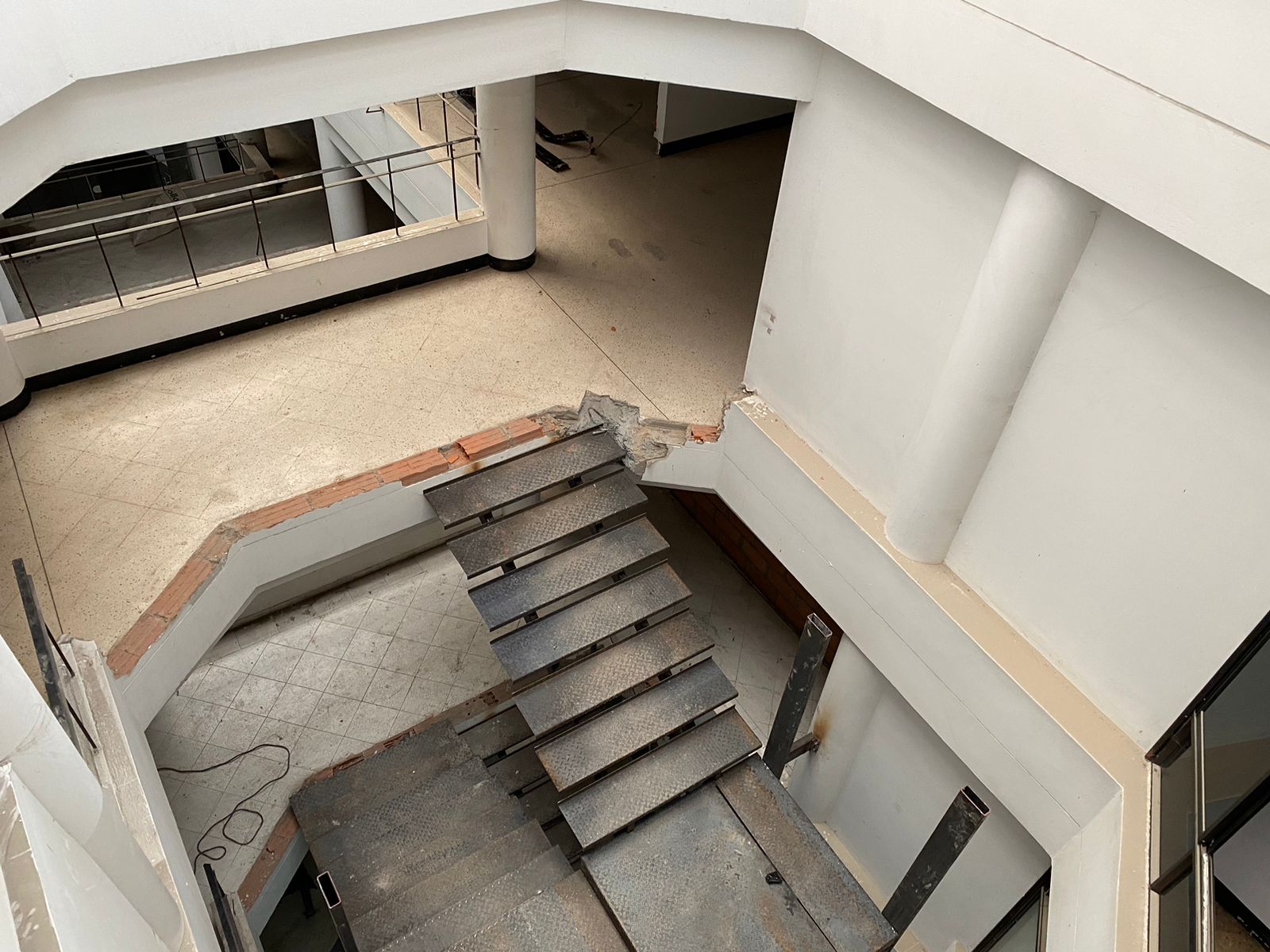 Oficina en arriendo en Entre Amigos, Sabaneta, 2000 m² · foto 19 de 19