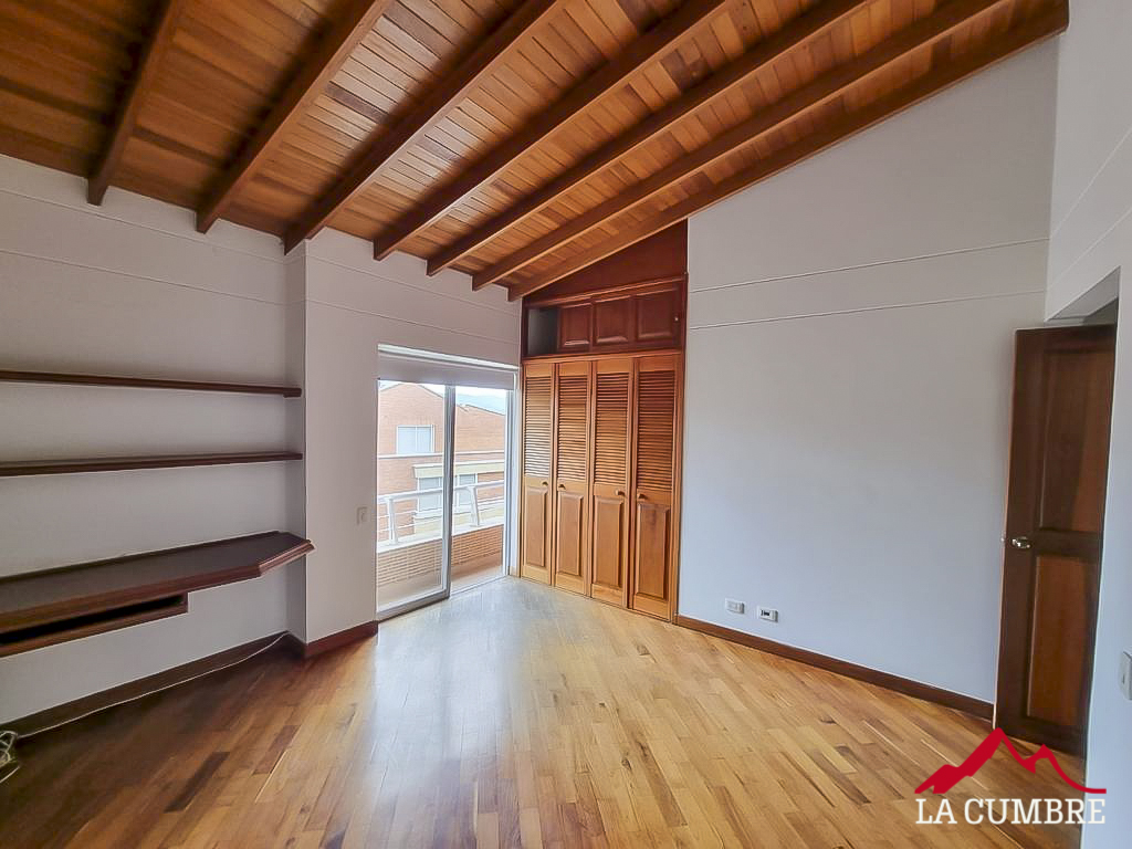 Casa de 3 alcobas en arriendo en Los Balsos, Medellín, 338 m² · foto 11 de 12