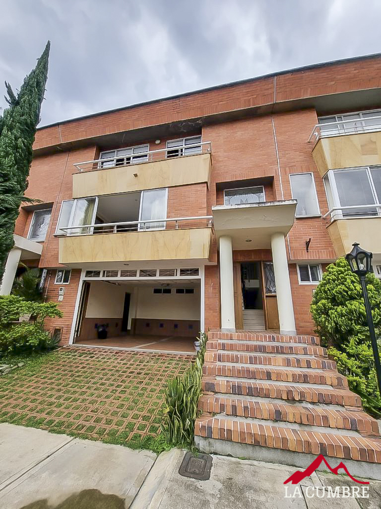 Casa en arriendo en El Poblado, Medellín en Medellín, de Inmobiliaria La Cumbre S.A.S.