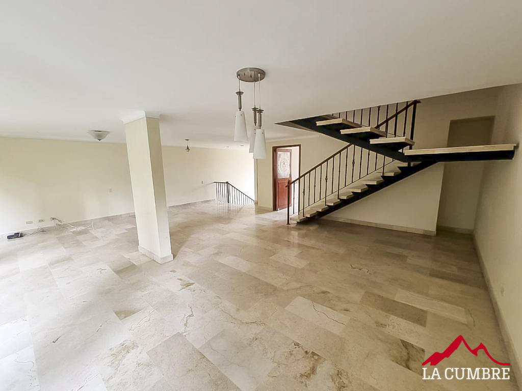 Casa de 3 alcobas en arriendo en Los Balsos, Medellín, 338 m² · foto 2 de 12