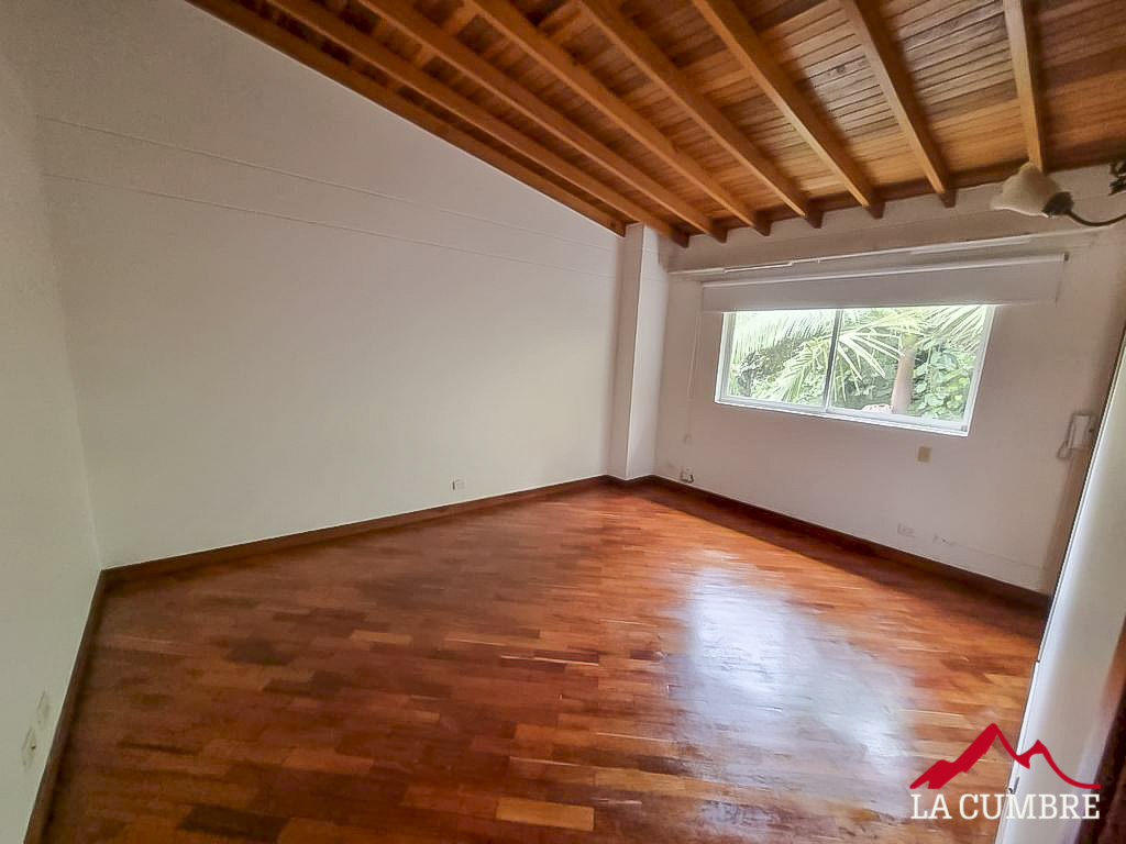 Casa de 3 alcobas en arriendo en Los Balsos, Medellín, 338 m² · foto 4 de 12