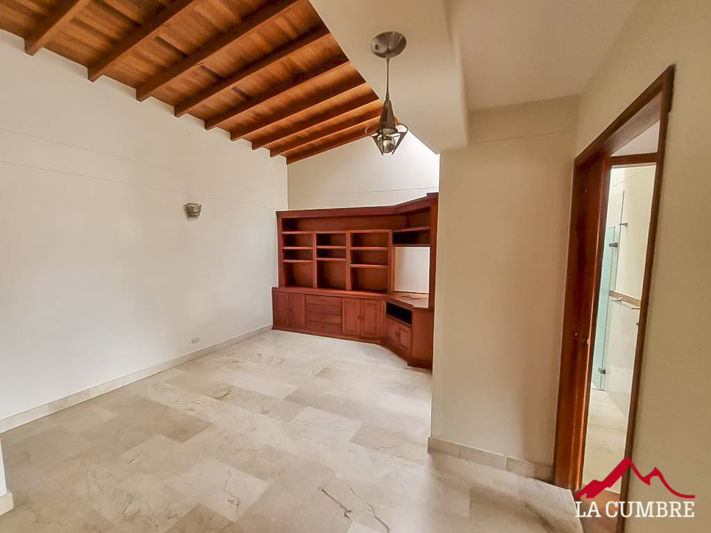 Casa de 3 alcobas en arriendo en Los Balsos, Medellín, 338 m² · foto 6 de 12