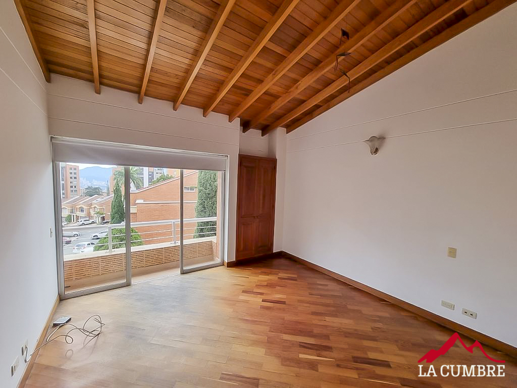 Casa de 3 alcobas en arriendo en Los Balsos, Medellín, 338 m² · foto 7 de 12