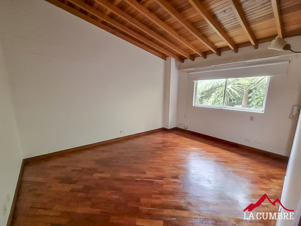 Casa de 3 alcobas en arriendo en Los Balsos, Medellín, 338 m² · foto 9 de 12