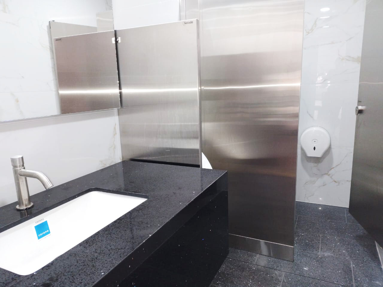 Local en arriendo en U.D. Atanasio Girardot, Medellín, 380 m² · foto 15 de 15
