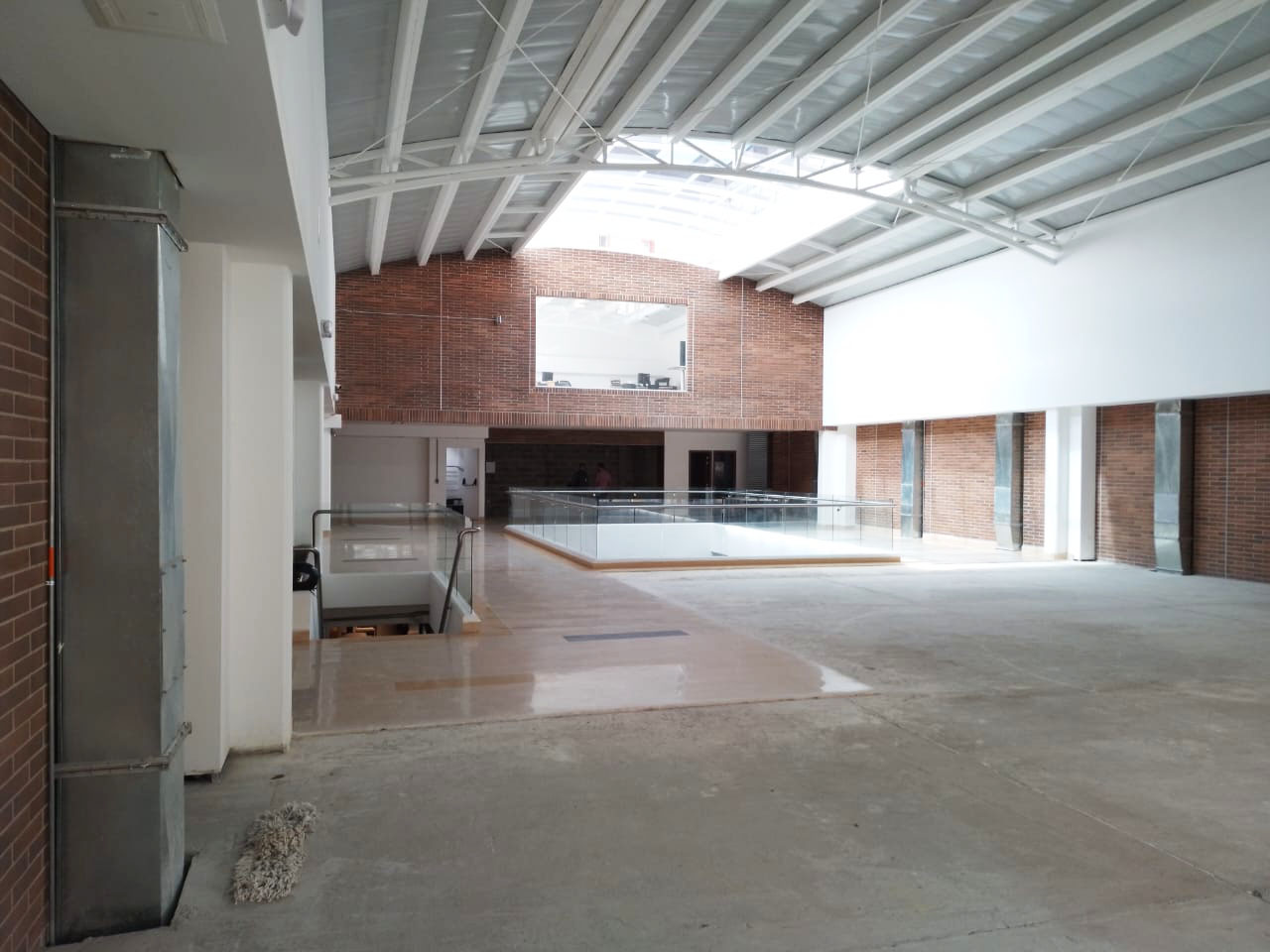Local en arriendo en U.D. Atanasio Girardot, Medellín, 380 m² · foto 2 de 15