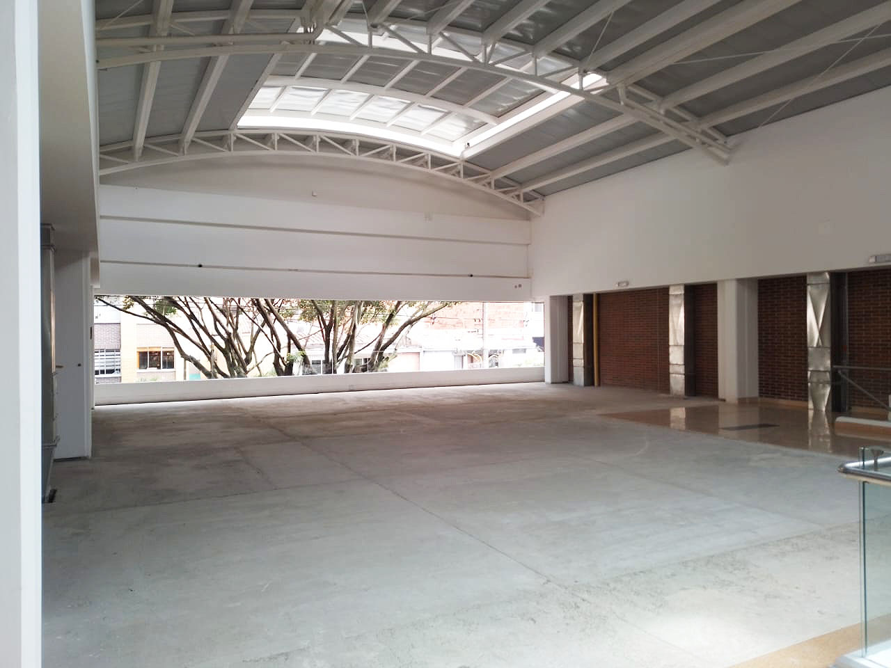 Local en arriendo en U.D. Atanasio Girardot, Medellín, 380 m² · foto 3 de 15