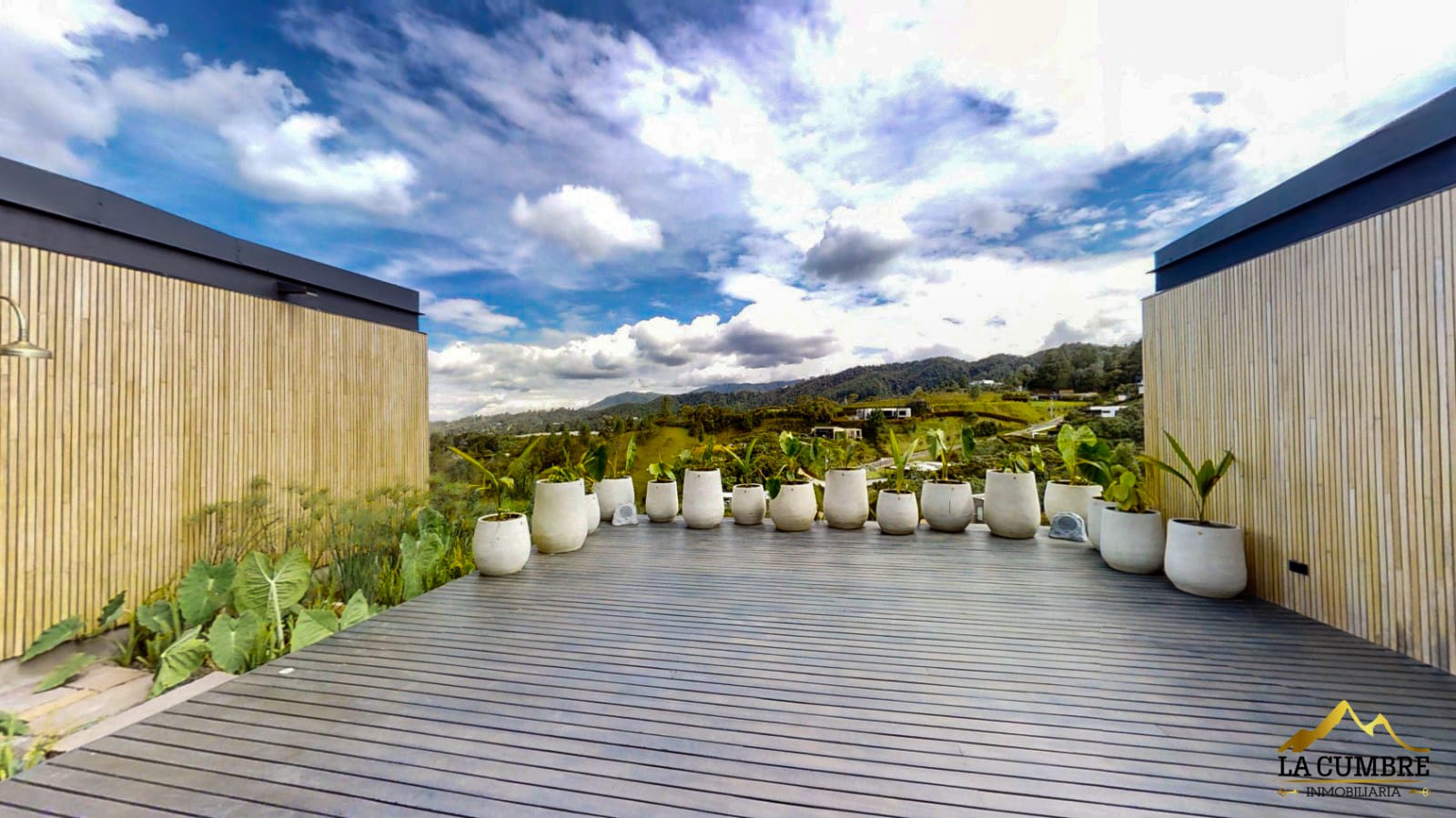 Casa de 3 alcobas en venta en Las Palmas, Envigado, 275 m² · foto 2 de 13