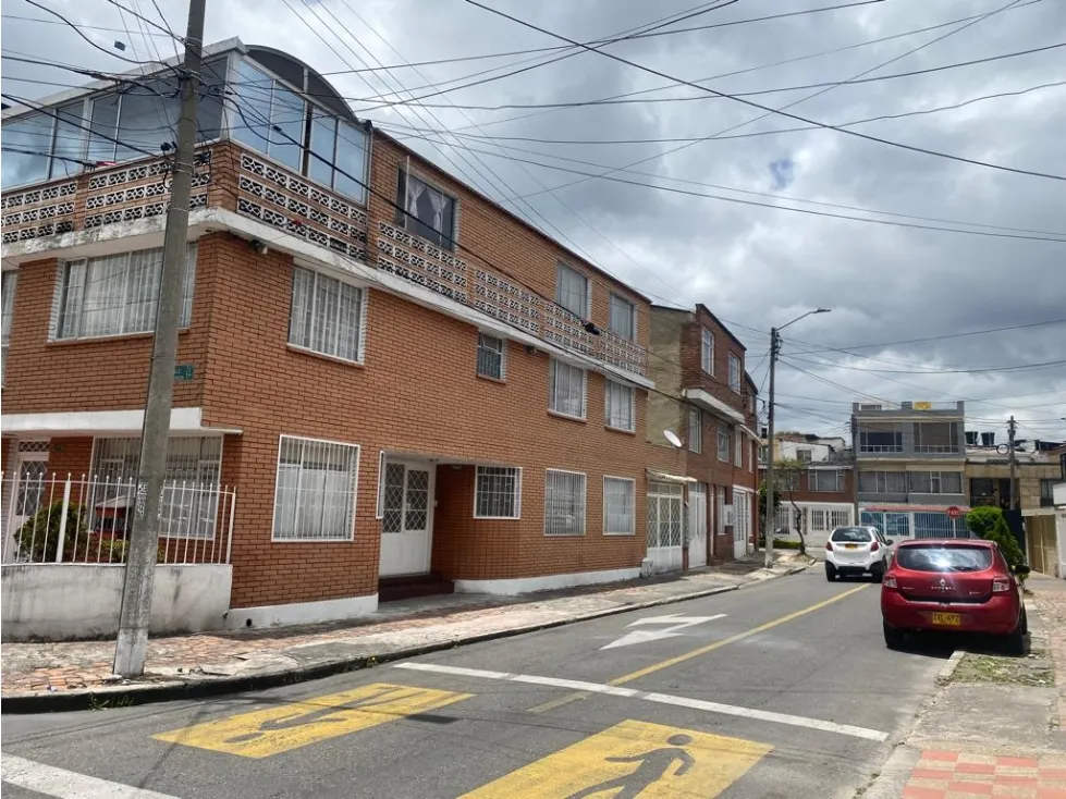 Apartamento de 7 alcobas en venta en Engativá, Bogotá, 198 m² · foto 3 de 24