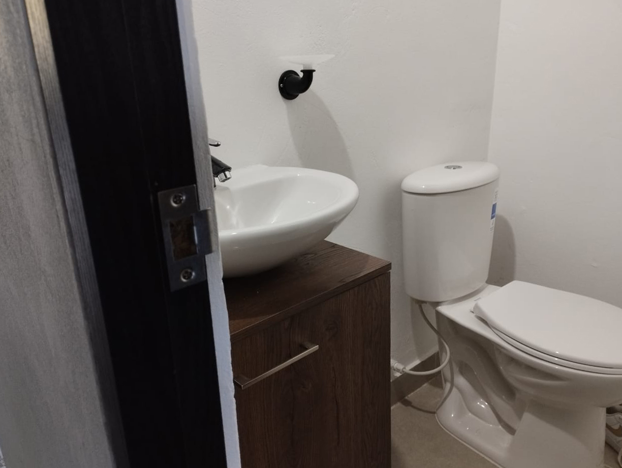 Oficina en arriendo en Altos Del Poblado, Medellín, 105 m² · foto 14 de 15