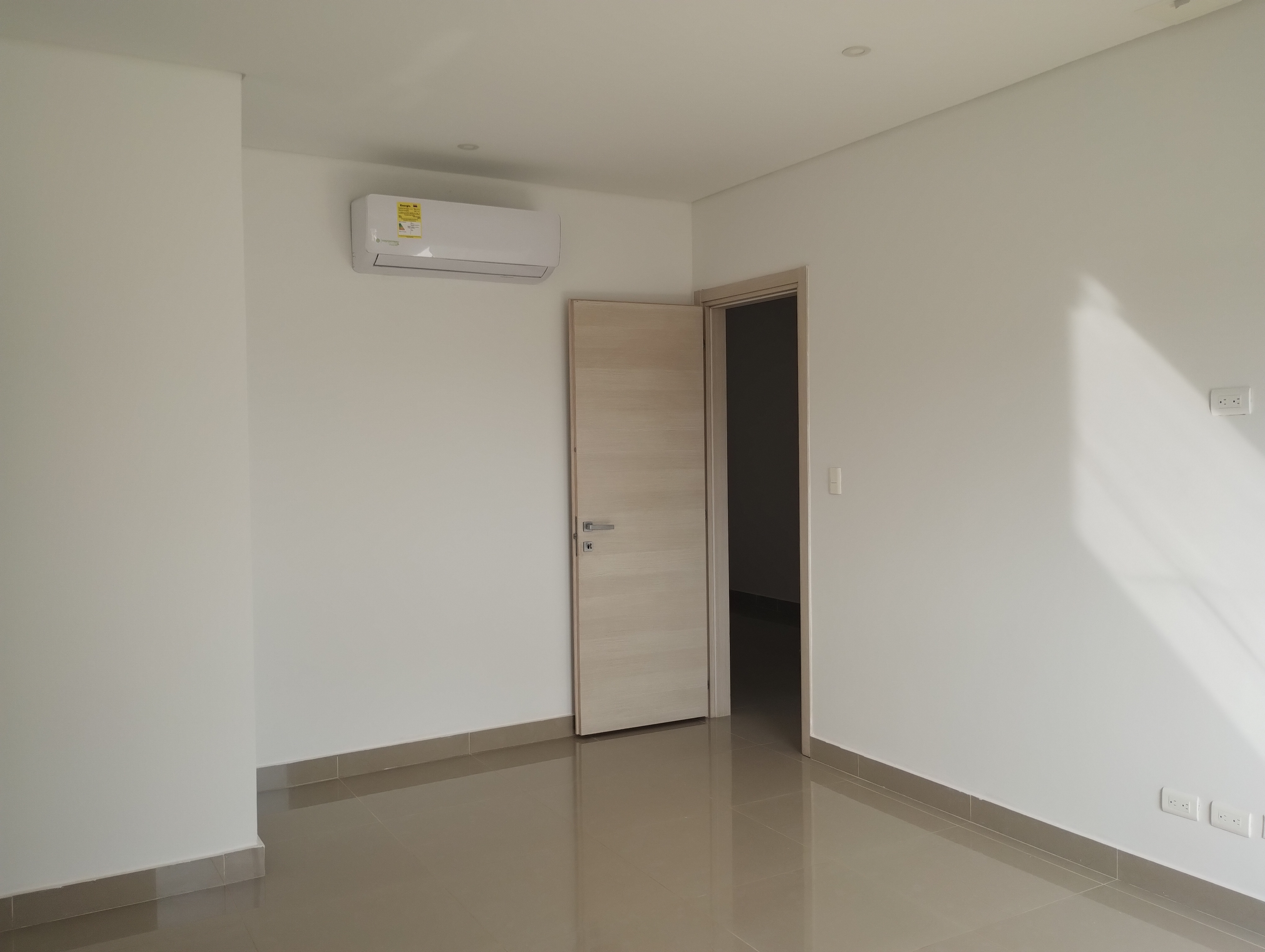 Apartamento de 3 alcobas en venta en Villa Country, Barranquilla, 202 m² · foto 2 de 7