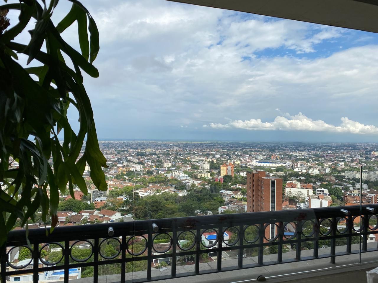 Apartamento de 4 alcobas en venta en Bellavista, Cali, 430 m² · foto 2 de 14