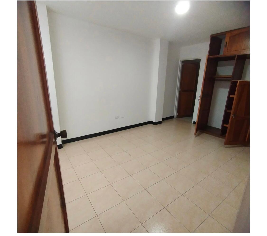 Edificio en venta en Los Alcazares, Manizales, 220 m² · foto 2 de 24