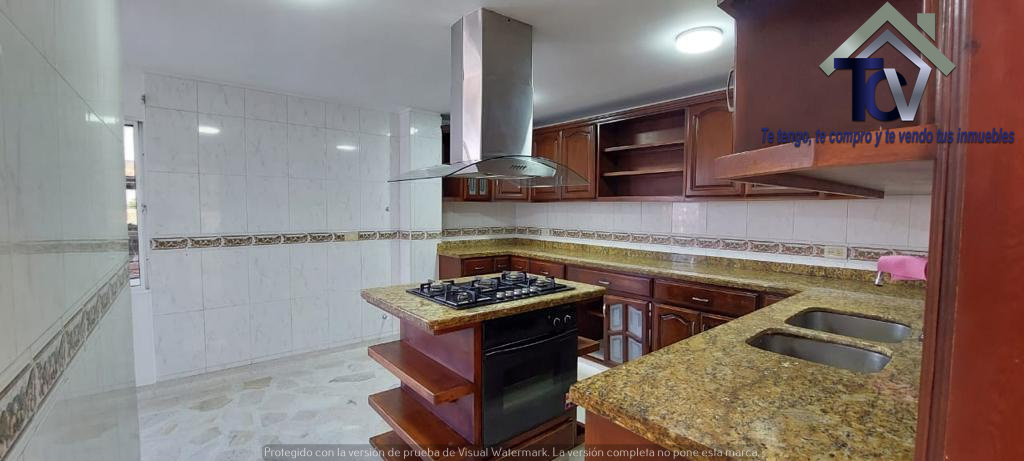 Casa de 5 alcobas en venta en Lagos Del Cacique, Bucaramanga, 433 m² · foto 2 de 24