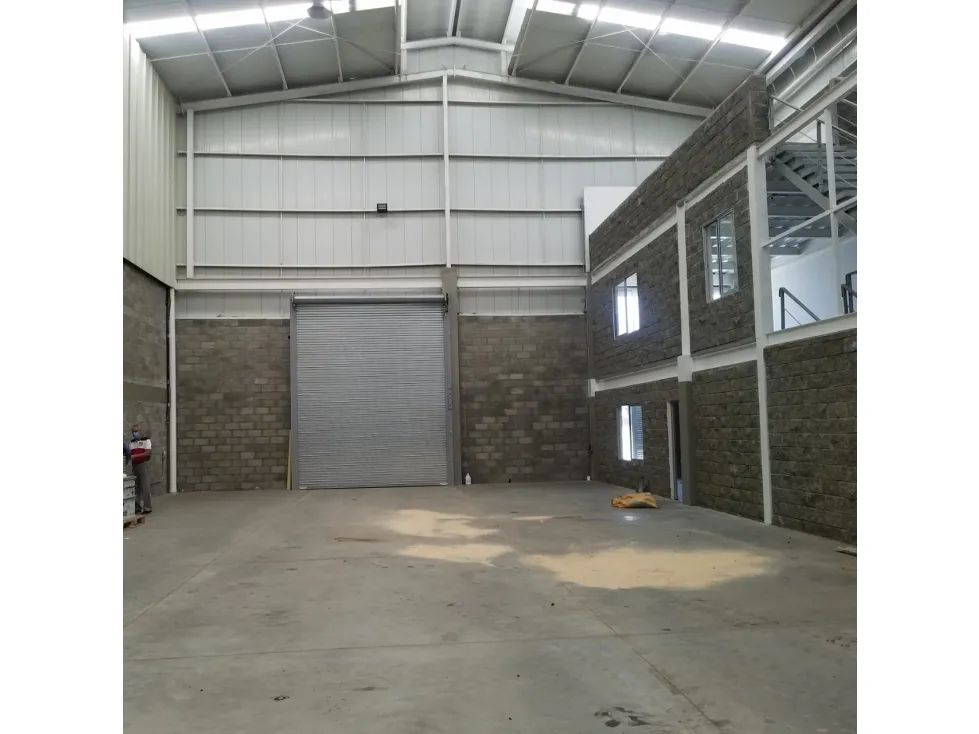 Bodega en arriendo en Arroyohondo, Yumbo, 680 m² · foto 2 de 3