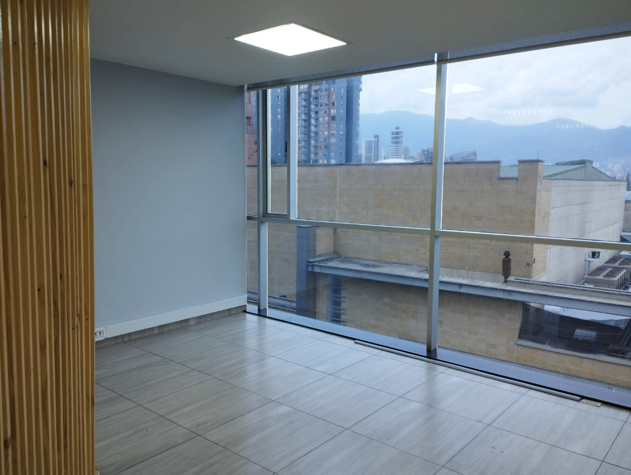 Oficina en arriendo en Milla De Oro, Medellín, 95 m² · foto 10 de 18