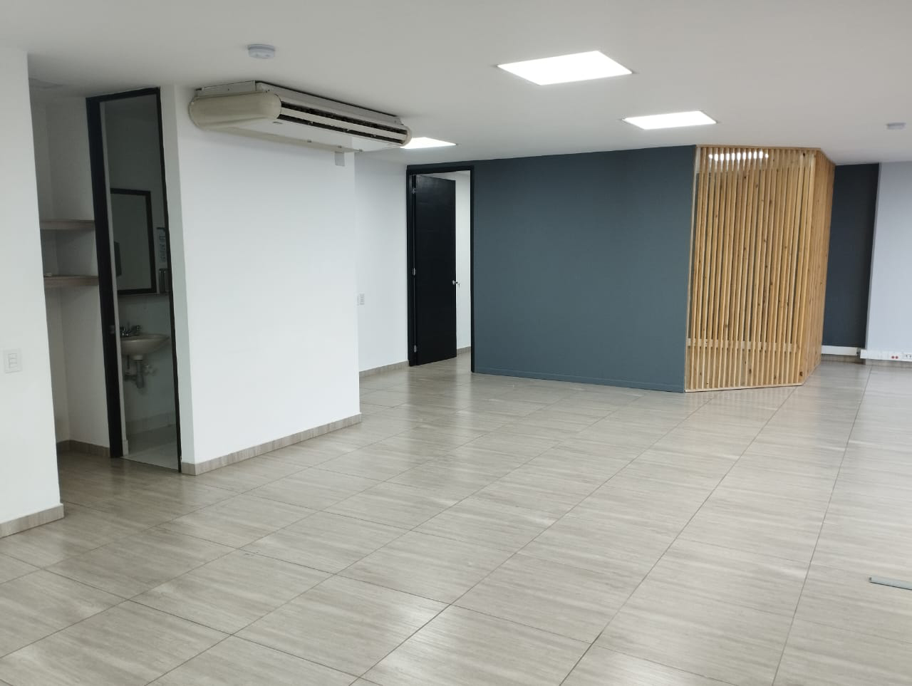 Oficina en arriendo en Milla De Oro, Medellín, 95 m² · foto 8 de 18
