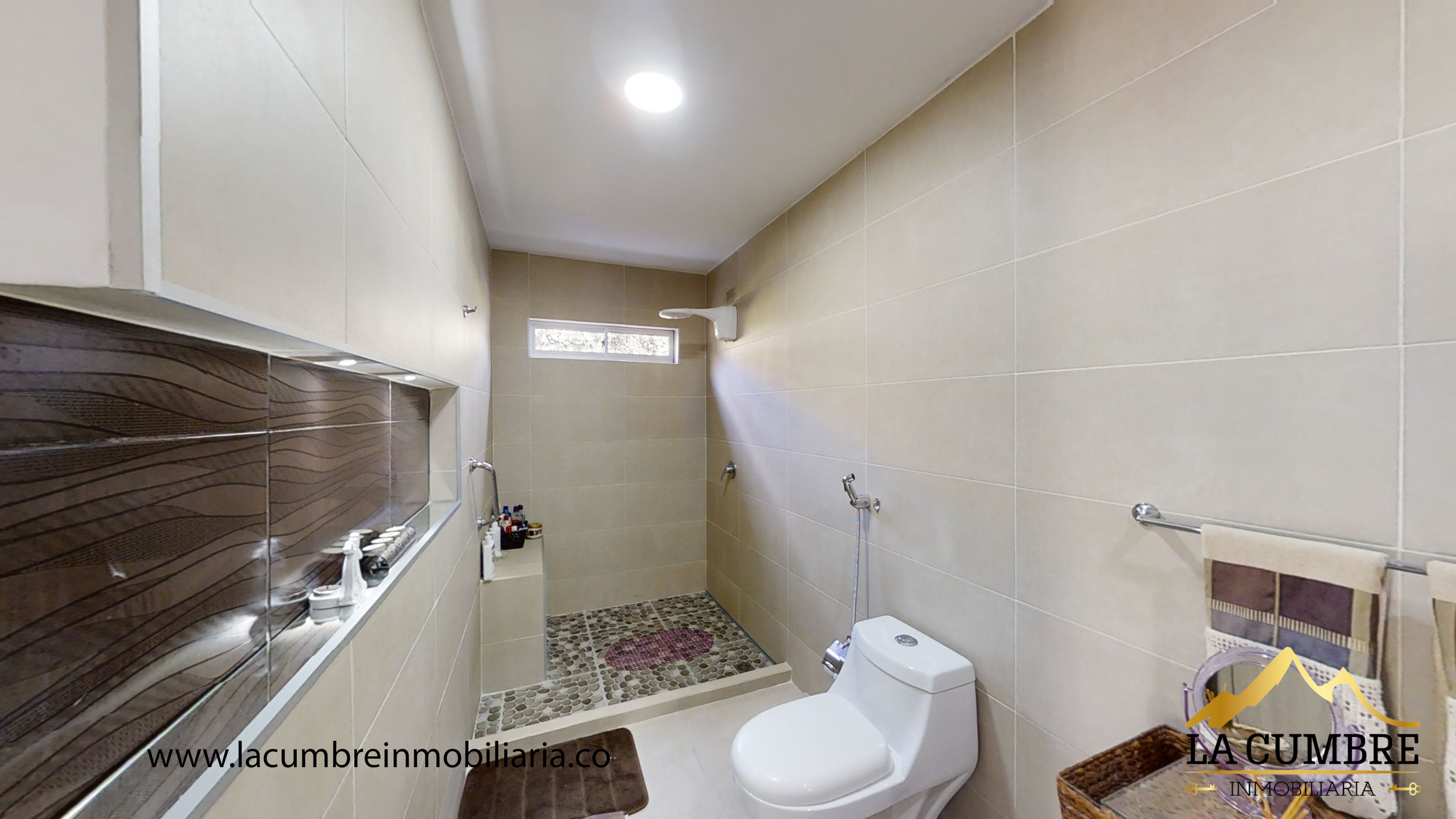 Casa de 6 alcobas en venta en Loma Del Escobero, Envigado, 530 m² · foto 13 de 20