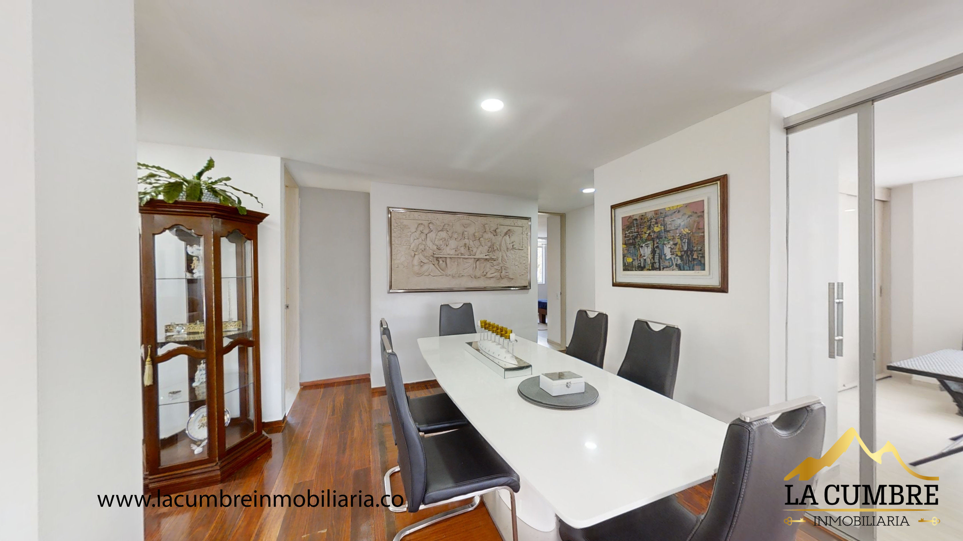 Casa de 6 alcobas en venta en Loma Del Escobero, Envigado, 530 m² · foto 3 de 20