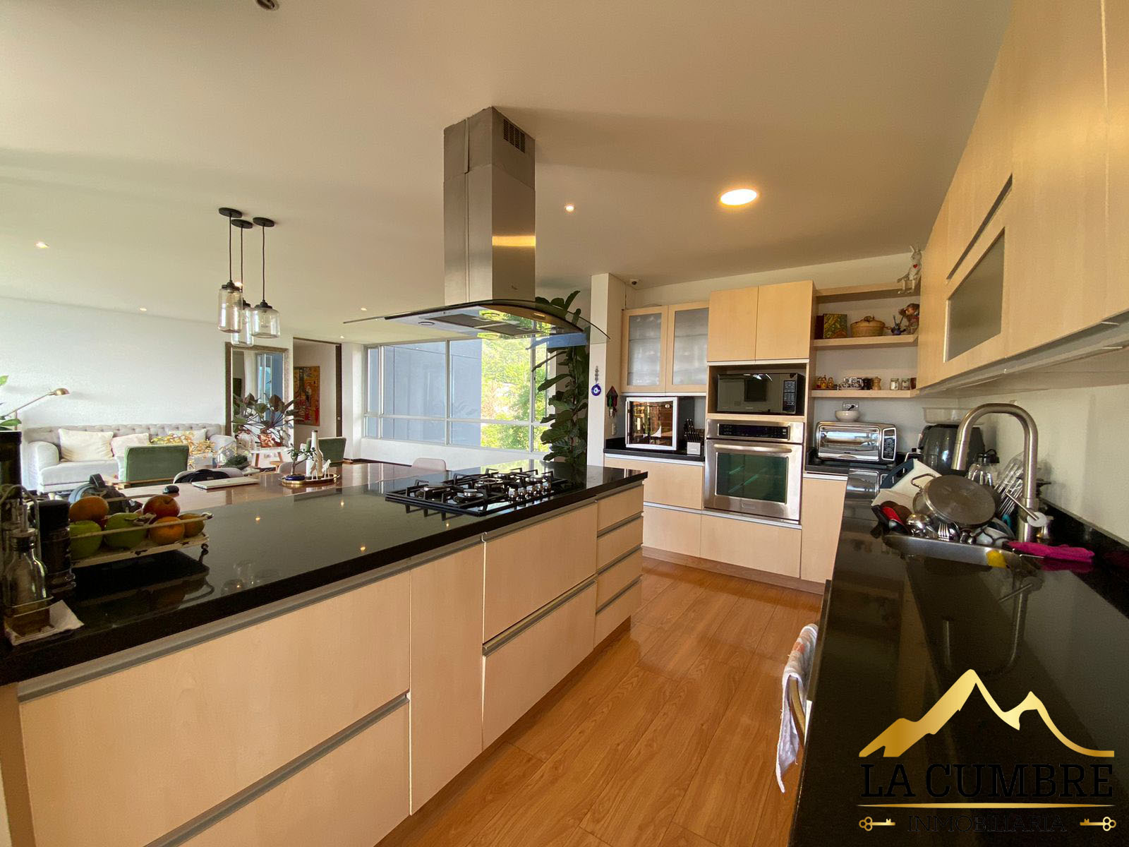 Apartamento de 3 alcobas en arriendo en San Lucas, Medellín, 200 m² · foto 2 de 9