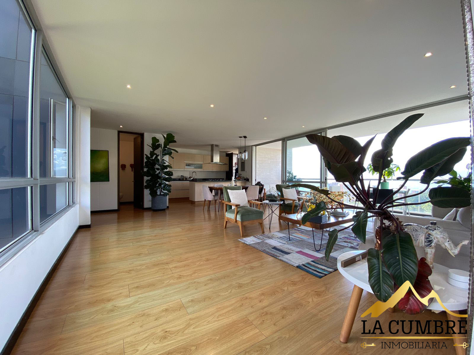 Apartamento de 3 alcobas en arriendo en San Lucas, Medellín, 200 m² · foto 5 de 9