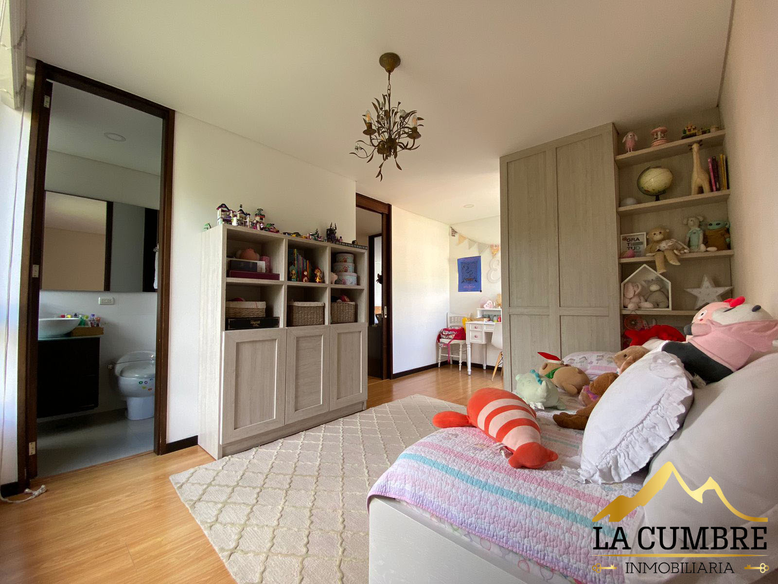 Apartamento de 3 alcobas en arriendo en San Lucas, Medellín, 200 m² · foto 9 de 9