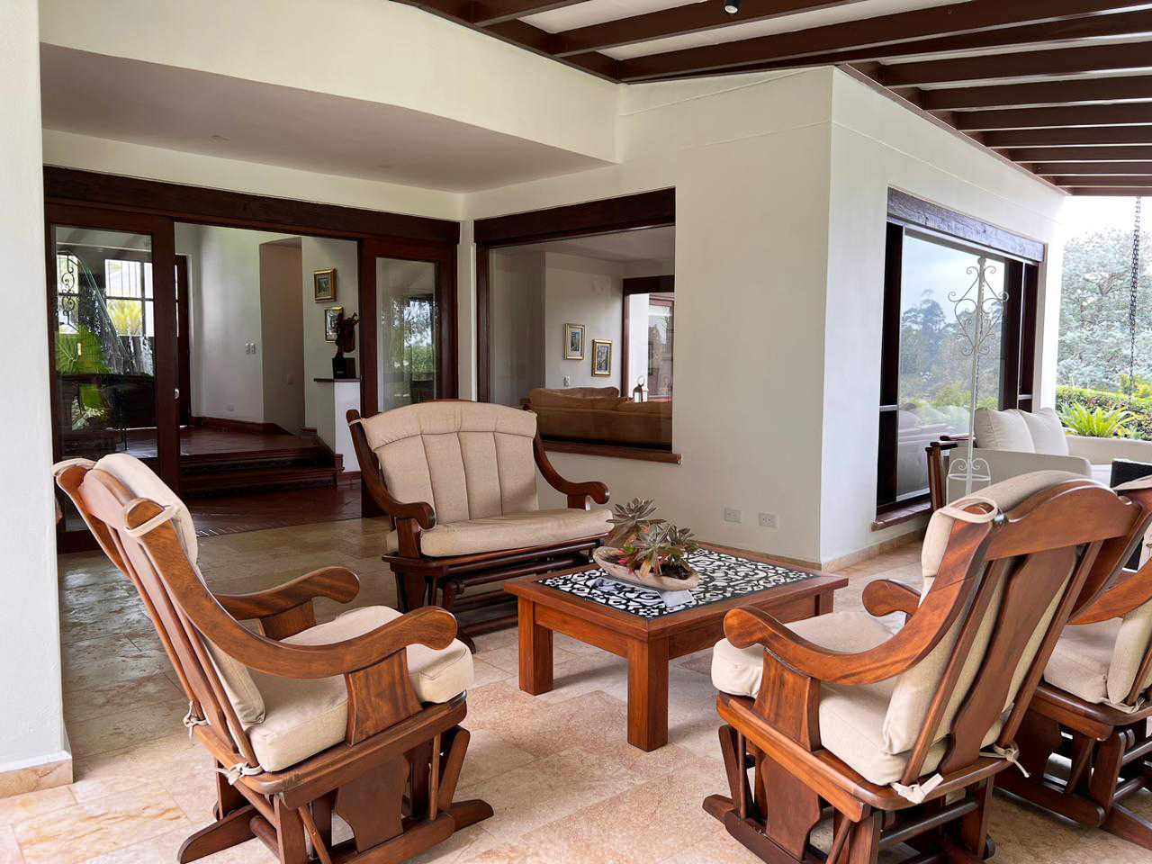 Casa de 4 alcobas en venta en Llano Grande, Rionegro, 380 m² · foto 3 de 19