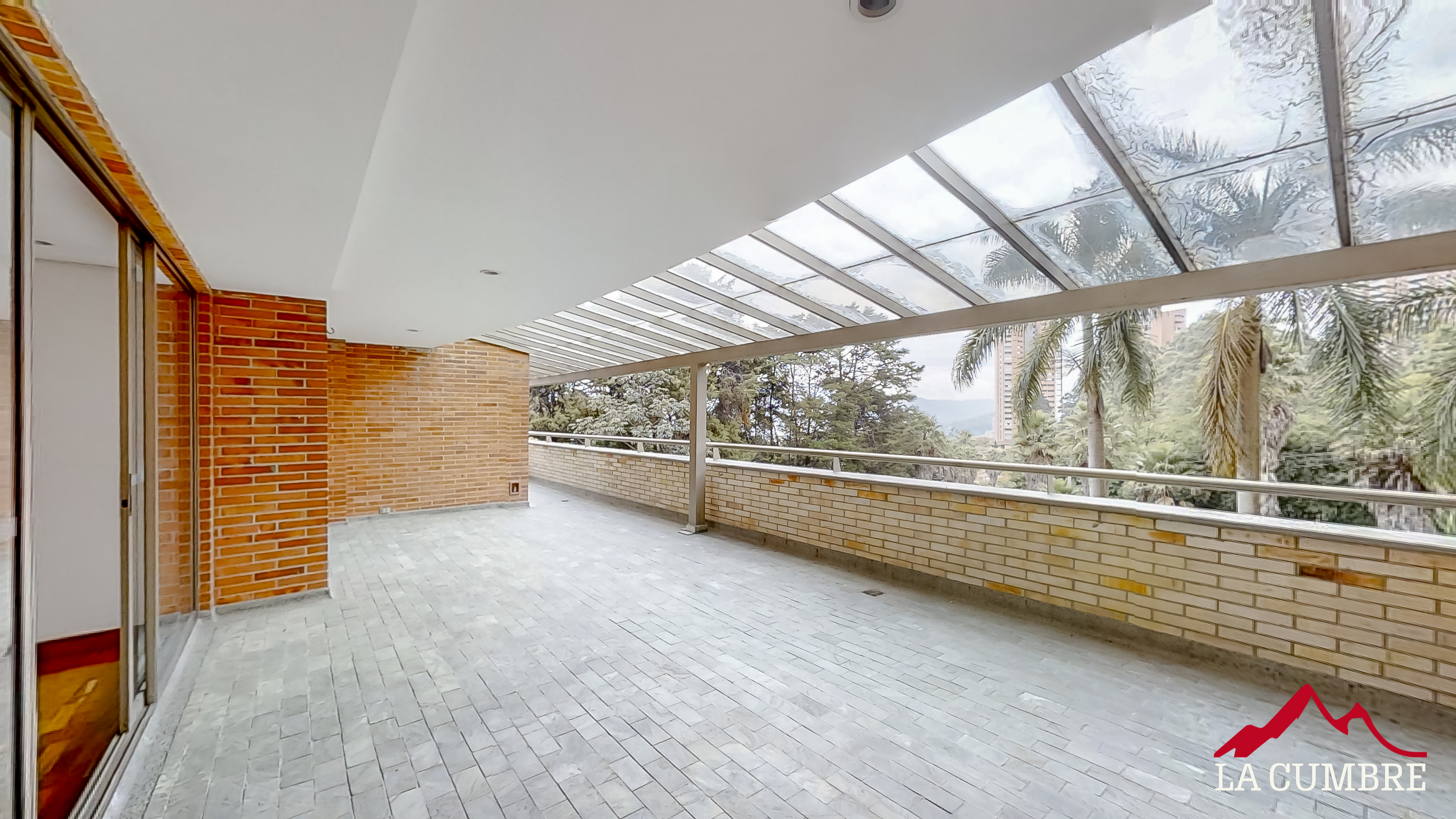 Apartamento de 3 alcobas en arriendo en El Tesoro, Medellín, 303 m² · foto 2 de 11