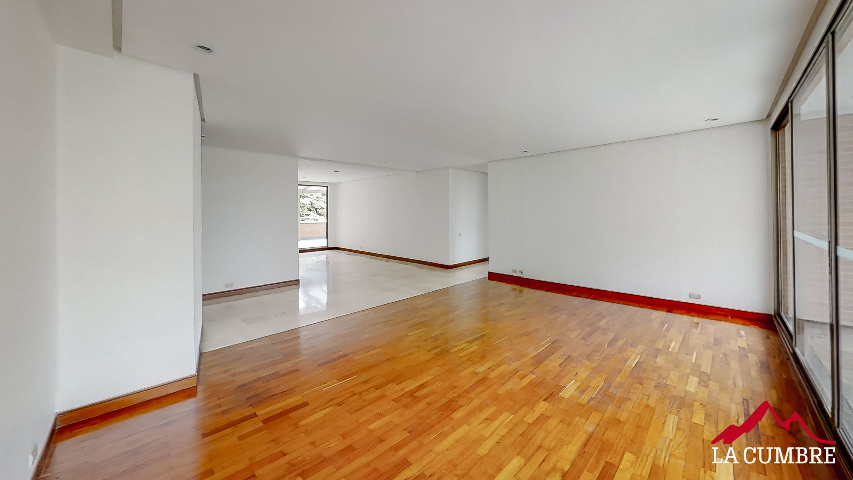 Apartamento de 3 alcobas en arriendo en El Tesoro, Medellín, 303 m² · foto 4 de 11