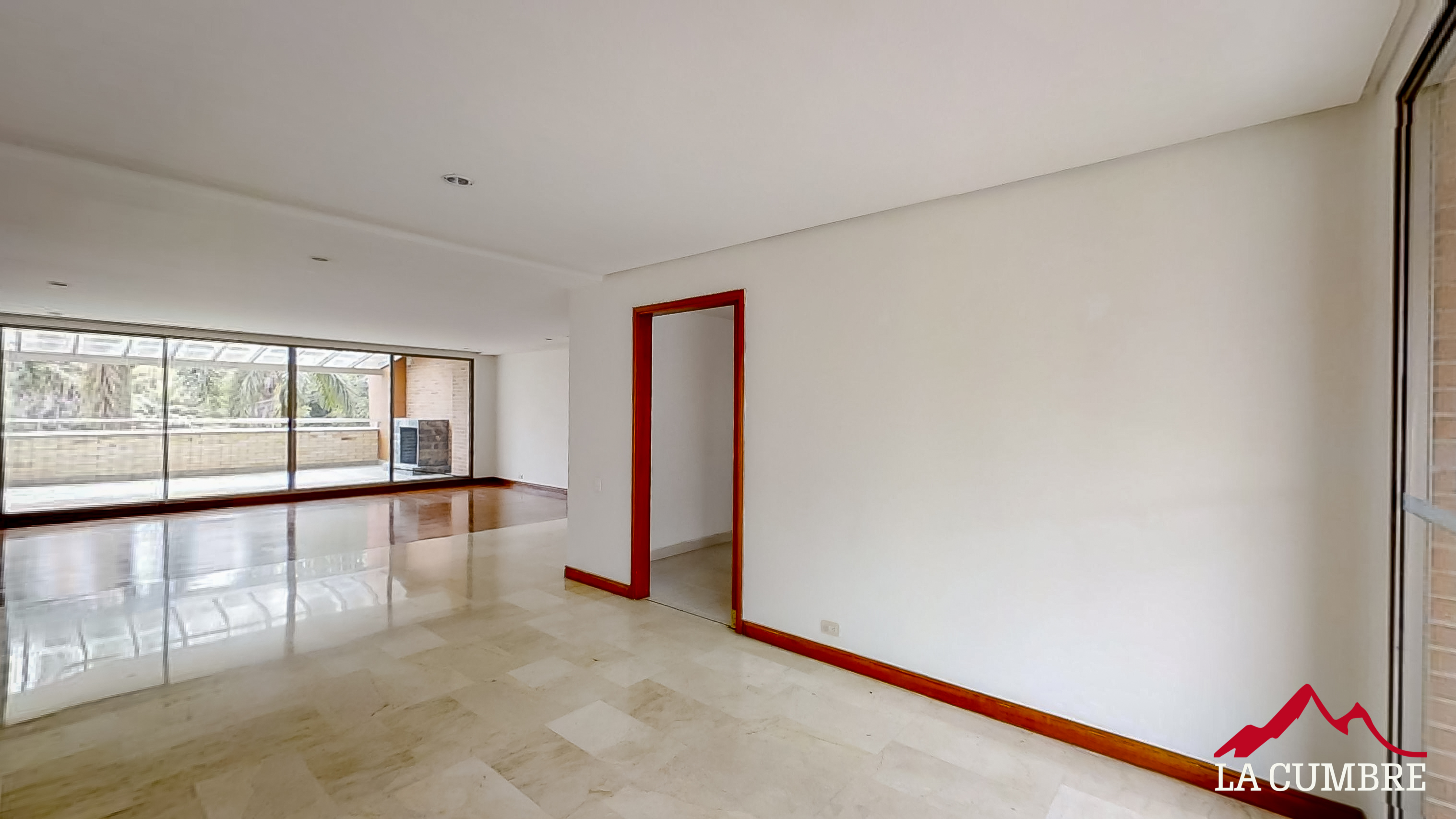 Apartamento de 3 alcobas en arriendo en El Tesoro, Medellín, 303 m² · foto 6 de 11